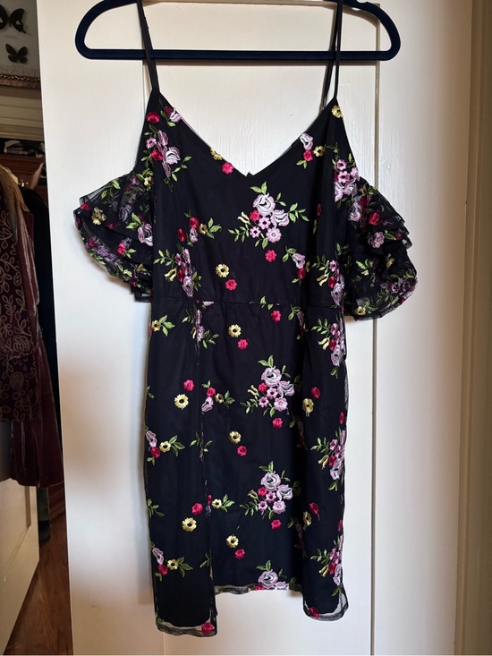 BB Dakota Dresses & Skirts - BB Dakota Black Floral Cold-Shoulder Mini Dress